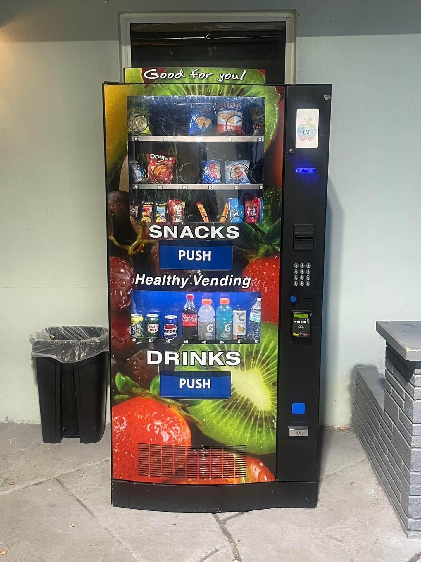 seaga-hy900-vending-machine-front-view